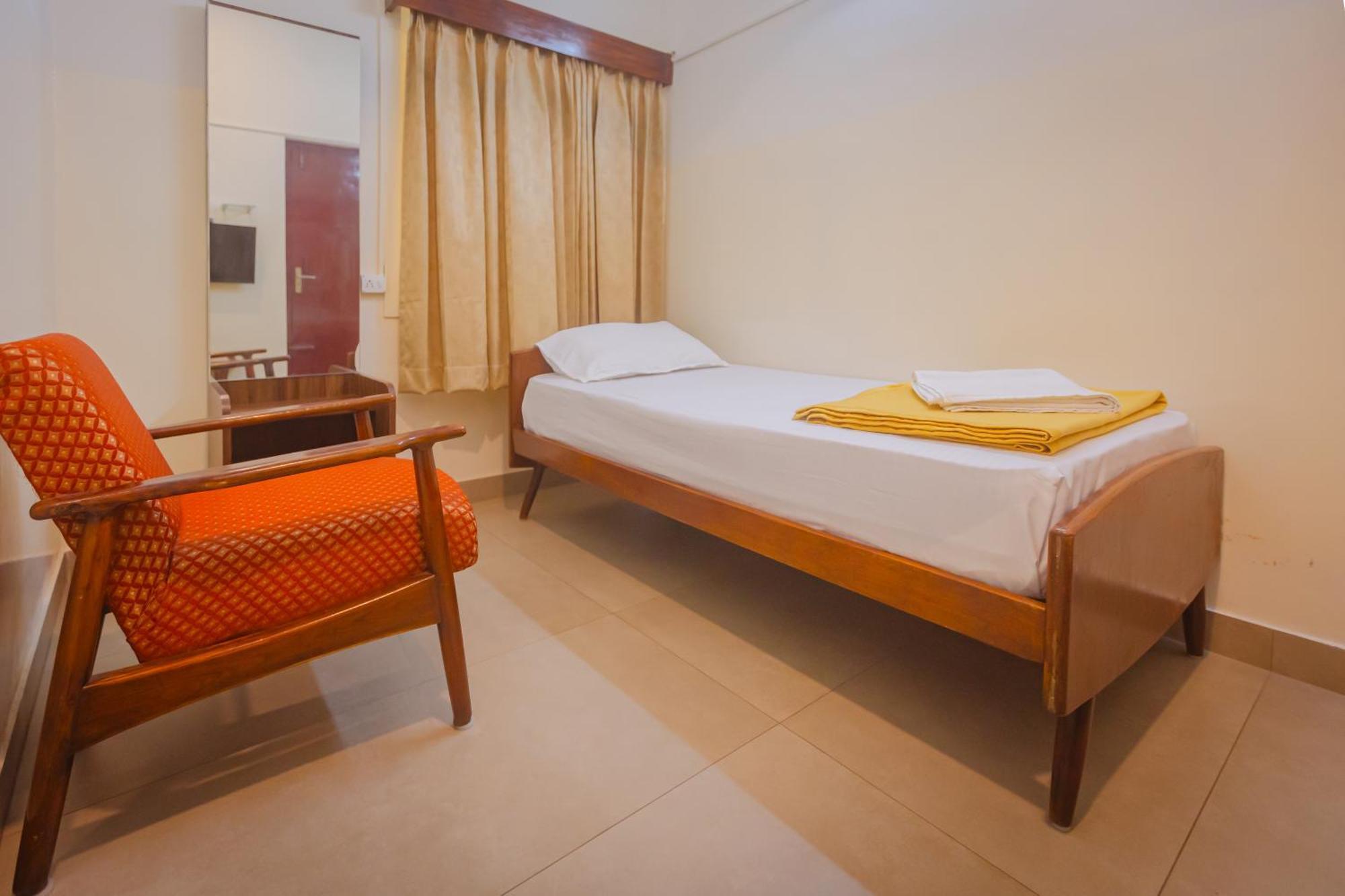 Sri Ramakrishna Hotel Bangalore Exterior foto